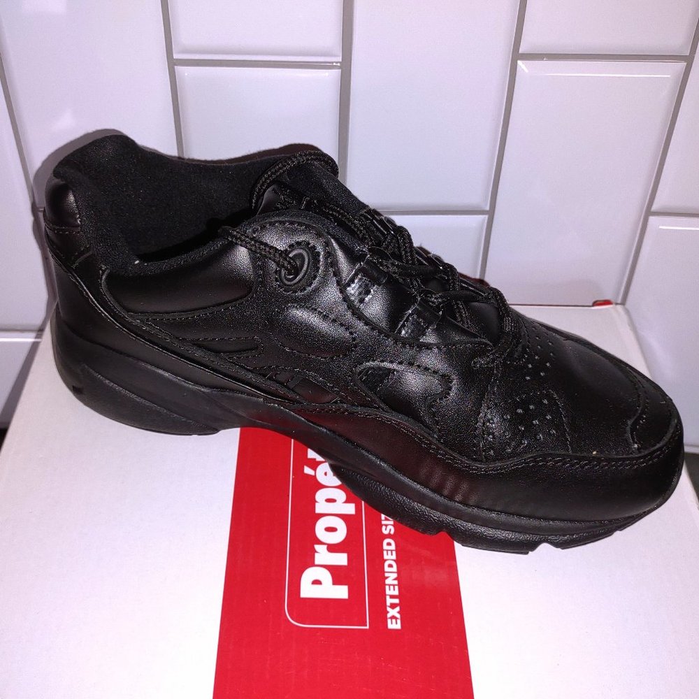 Propet Stability Walker. Size 5.5, Color Black